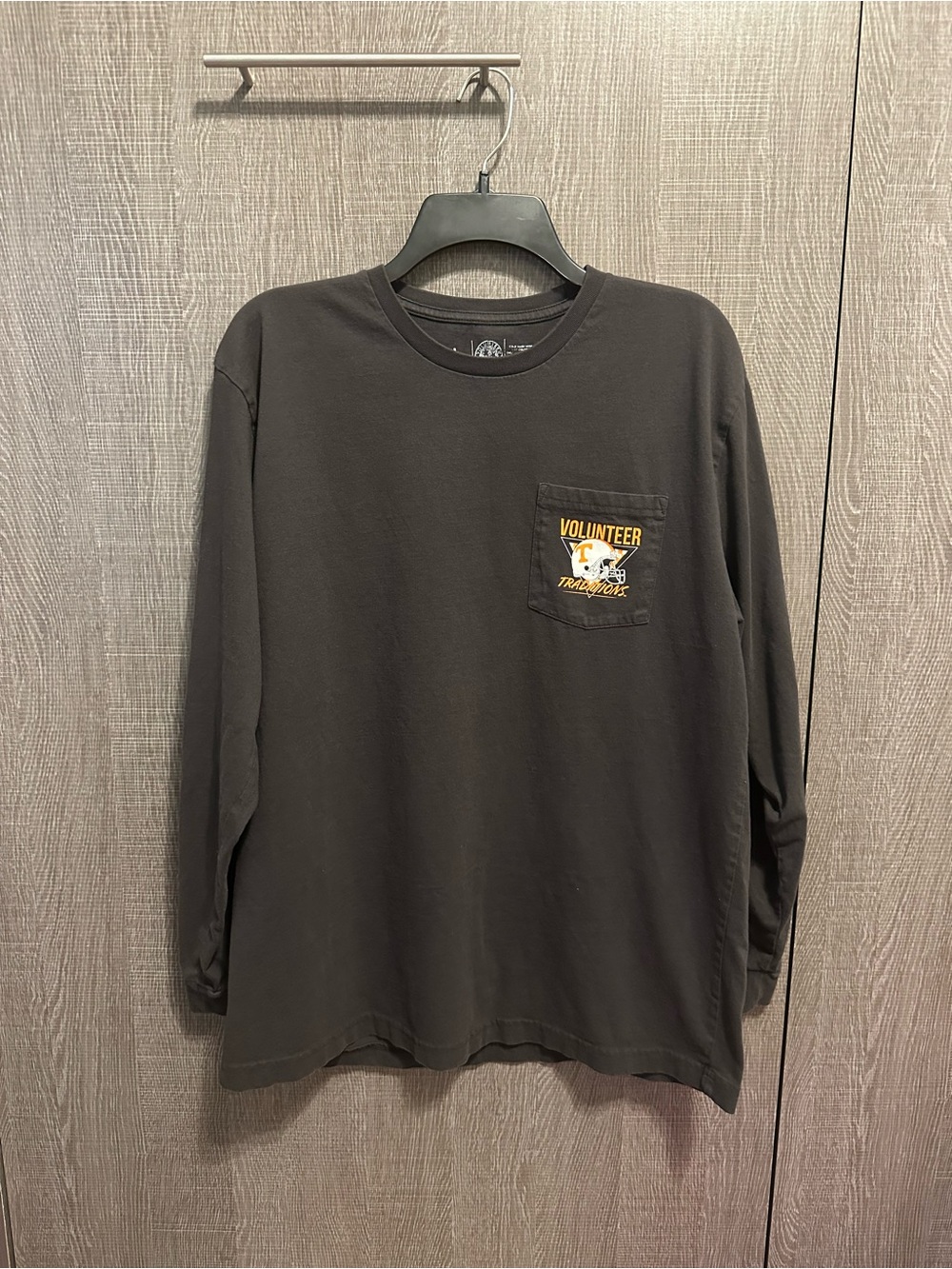 Volunteer Pocket Long-Sleeve Tee - Black